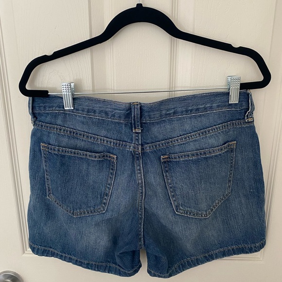 Old Navy Mid-Rise Shorts - Picture 2 of 3